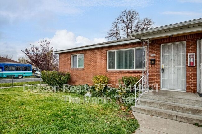 Building Photo - 240 18th St