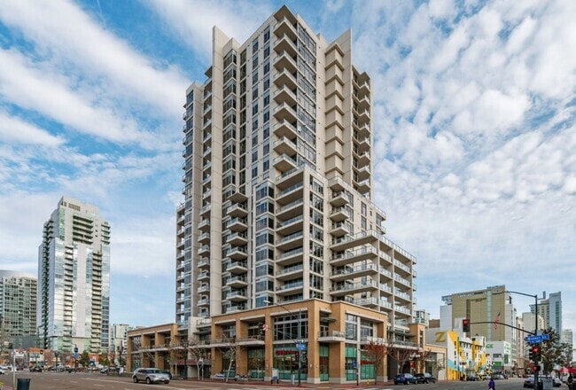 Building Photo - Beautiful upgraded condo Downtown w/ Washe... Unit 309