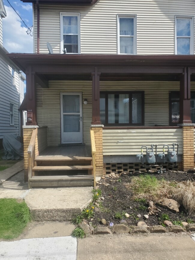 Building Photo - 612 4th Ave Unit 612 4th ave 1st floor