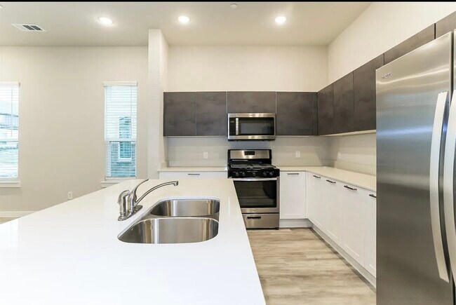 Photo - 2432 Freshwater Ln