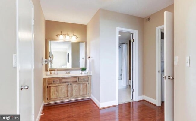 Building Photo - 5505 Seminary Rd Unit 2413N