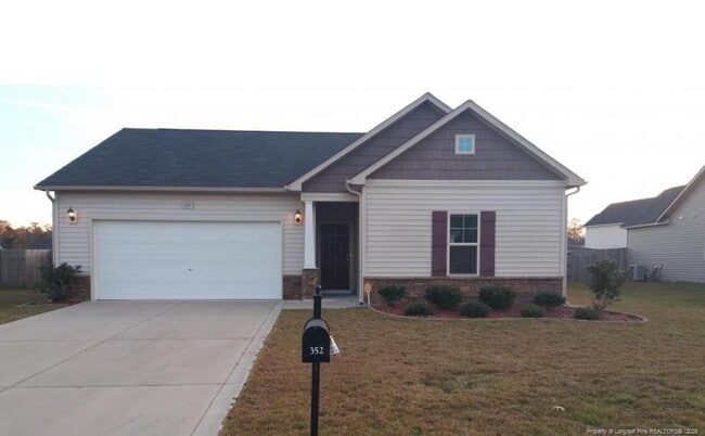Building Photo - 352 Roanoke Dr Rental