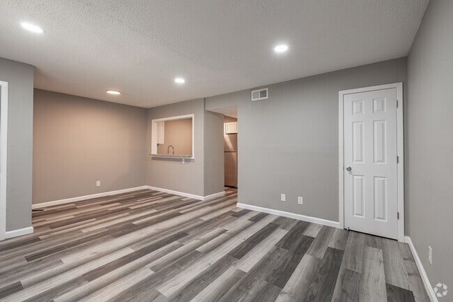 2BR, 1BA - 737 SF