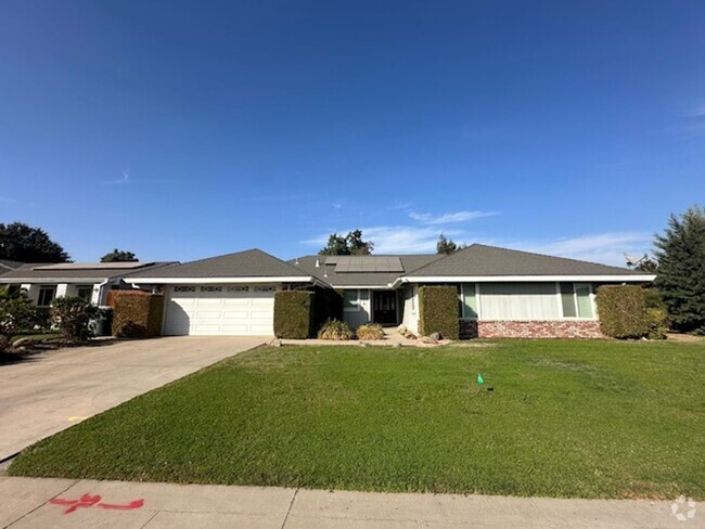 Building Photo - Great corner home for rent right by Crestw...