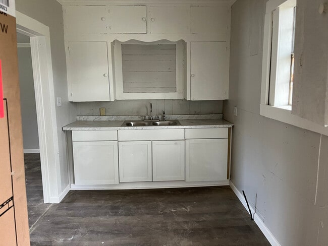 Photo - 811 Solomon Ave