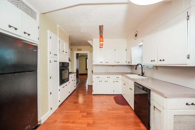 Photo - 3549 Bainbridge Rd