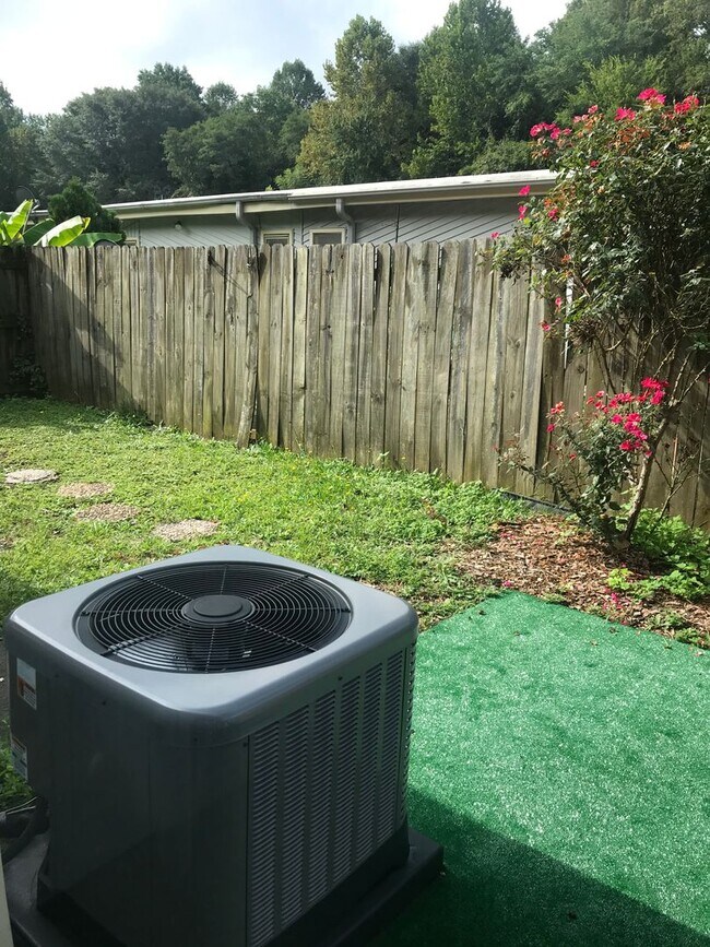 Photo - Lovely 2 bedroom 1 Bath Condo Near East North Street !! Great location minutes from Haywood Road