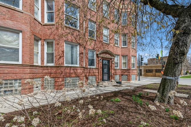 Building Photo - 308 N Kedzie Ave Unit 3 Rental