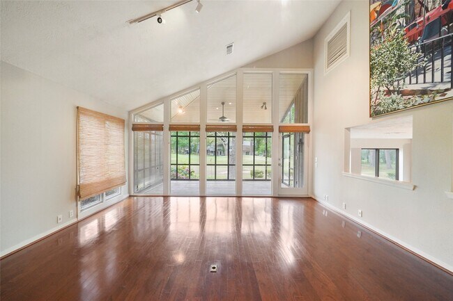 Photo - 84 April Wind Dr S