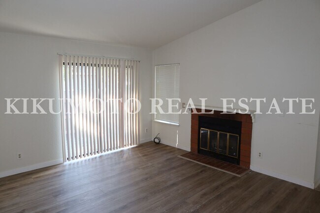 Photo - 3 Bedrooms, 2 Baths Half-plex in Greenhaven