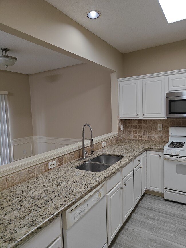 Comedor/cocina - 2401 Elkhorn Ter