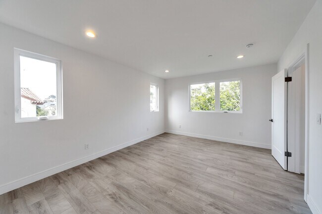 Photo - 7108 Ramsgate Ave Unit 2