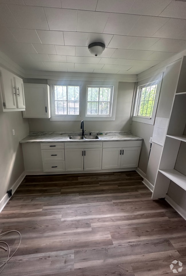 Building Photo - PRICE REDUCED LIMITED TIME! RECENTLY UPDAT... Rental