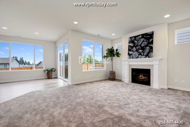 Photo - 4 Bedroom Home with Valley Views!