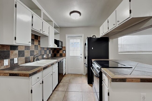 313 S Lawsona Blvd