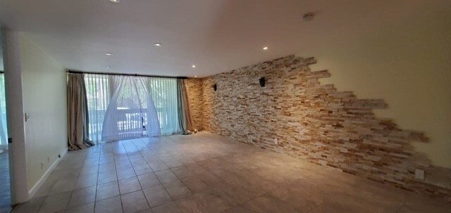 Photo - 5901 Canterbury Dr Condo Unit 11