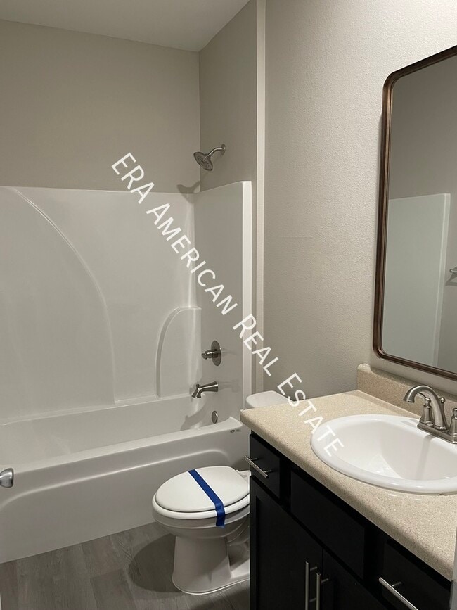 Photo - 709 Robinson Ave E