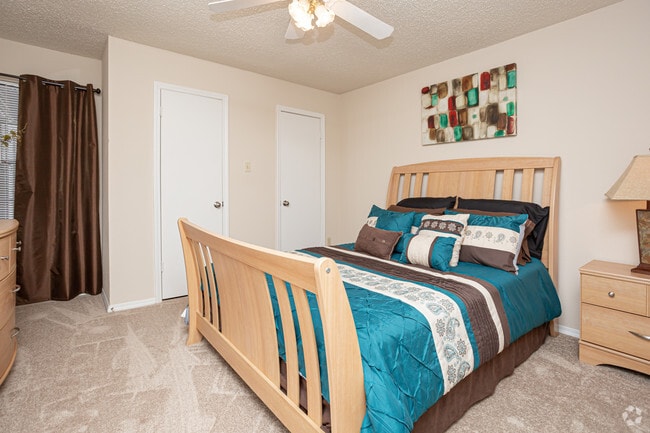 2 BR, 2 BA - 1000 SF