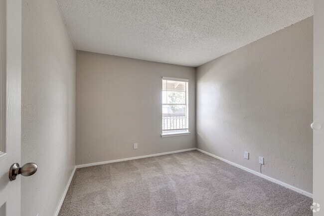 2BR, 1.5BA - 1000SF - Bedroom