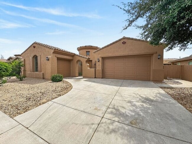 Building Photo - Spacious 3 car garage home at Paseo Trail!