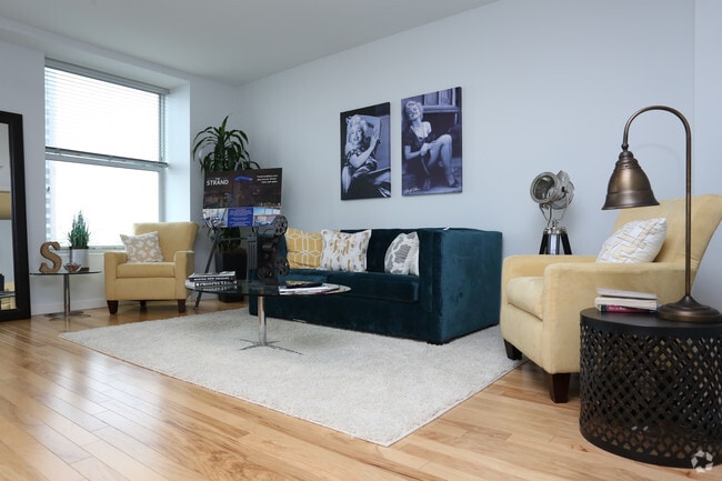 2 Br, Living Room