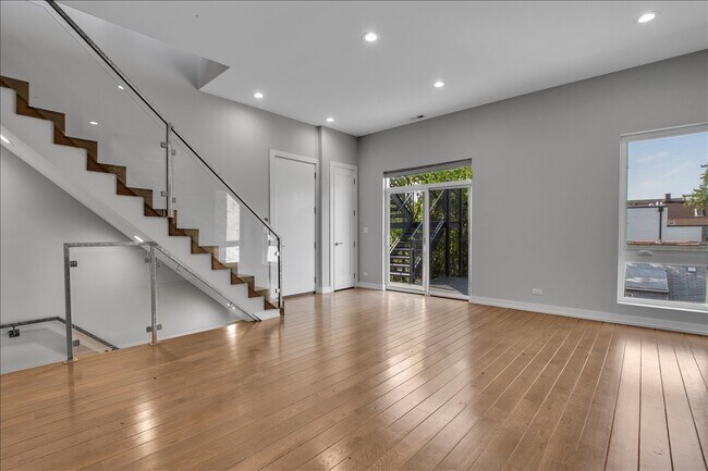 Photo - 1821 W Armitage Ave