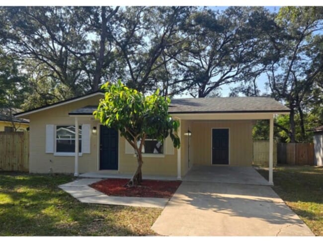 Building Photo - Gorgeous Completely Renovated 3 Bedroom, 1.5 Bath Home with Fenced Yard