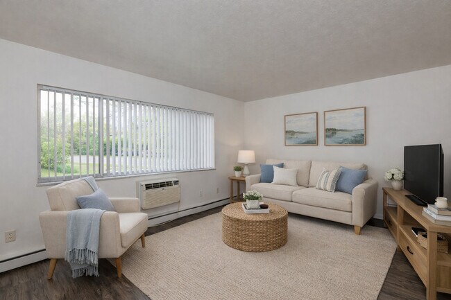 Photo - Water's Edge Apartments