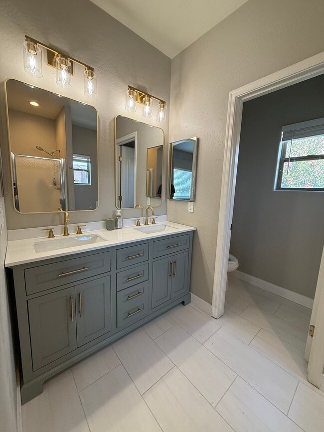 Photo - 1015 S Val Vista Dr
