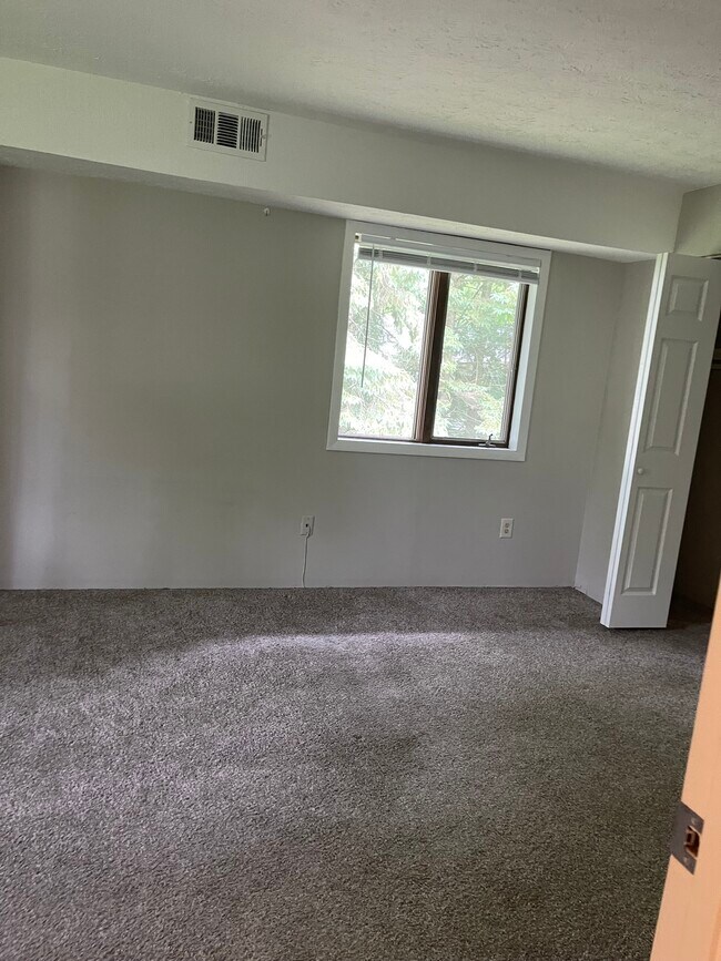 Bedroom - 25 Oakhurst Dr