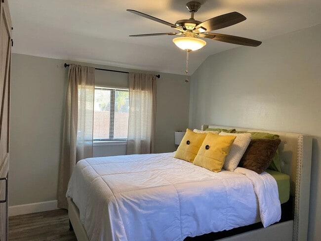 Photo - 582 E Kingsley Ave