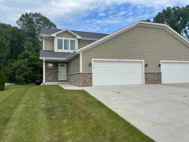 Building Photo - 2439 Parkfield Dr Rental