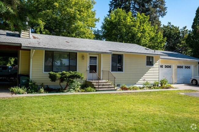 Building Photo - Cute Duplex in CDA Rental