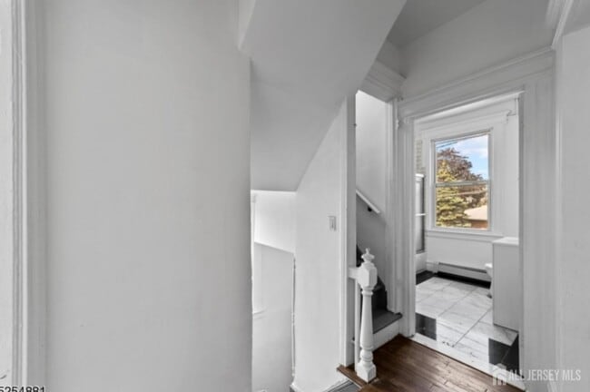 Building Photo - 410 Chadwick Ave Unit 2