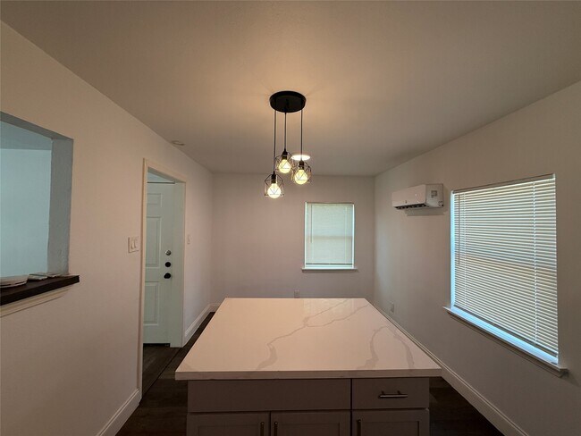 Photo - 306 Stiles St