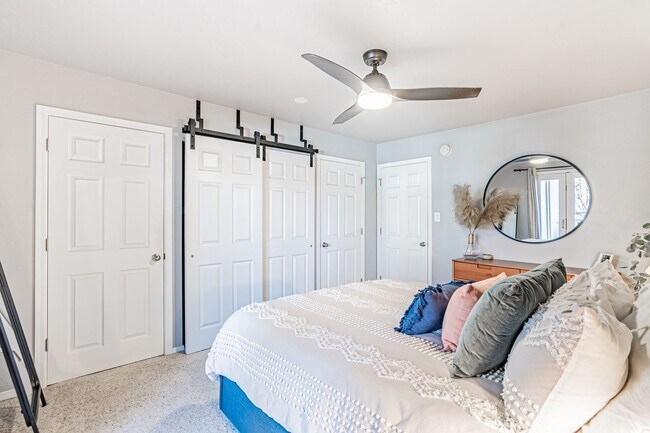 Photo - Vibrant 2 Bed 1 Bath Condo with Reserved S... Unidad 207