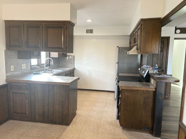 Photo - 3 Bed, 3 Bath, 2 Car Garage Duplex in Blue Springs