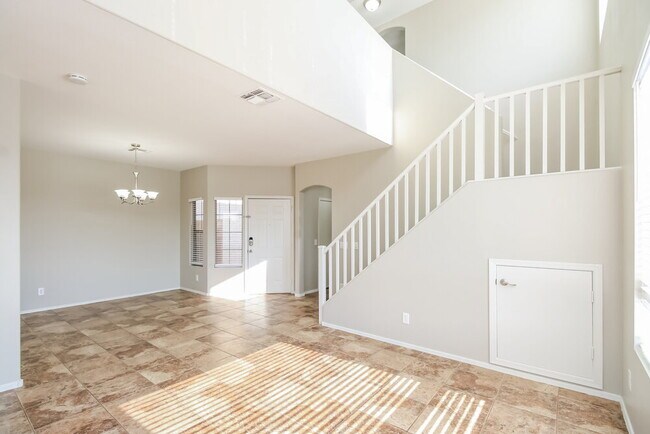 Photo - 1410 E June St
