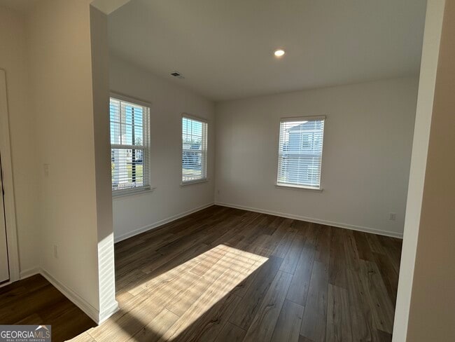 Photo - 205 Sunshine St