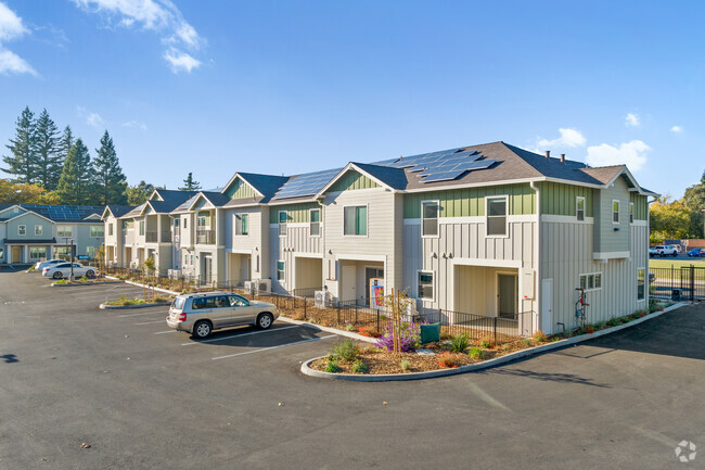 Building Photo - Avery Oaks Apartments