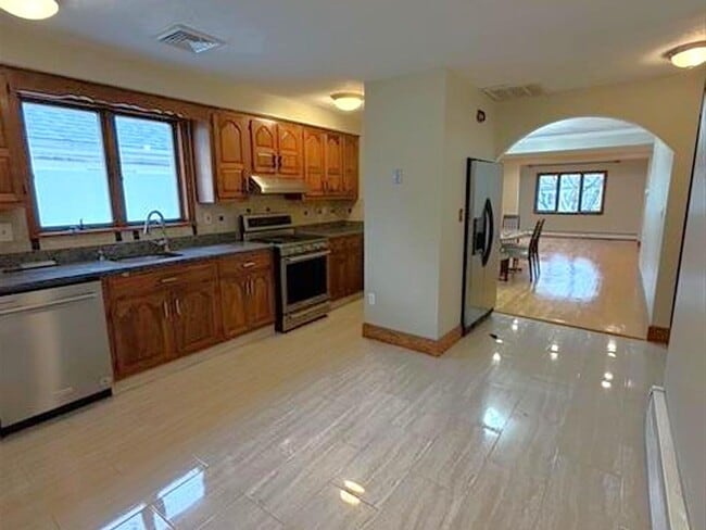 Building Photo - 33 Lafayette St Unit 2