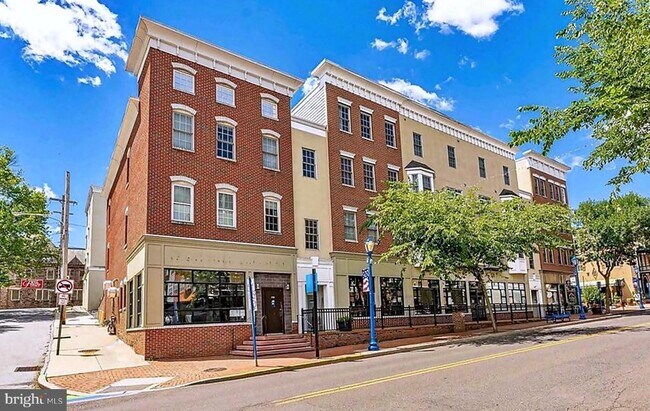 136 Bridge St Unit 303
