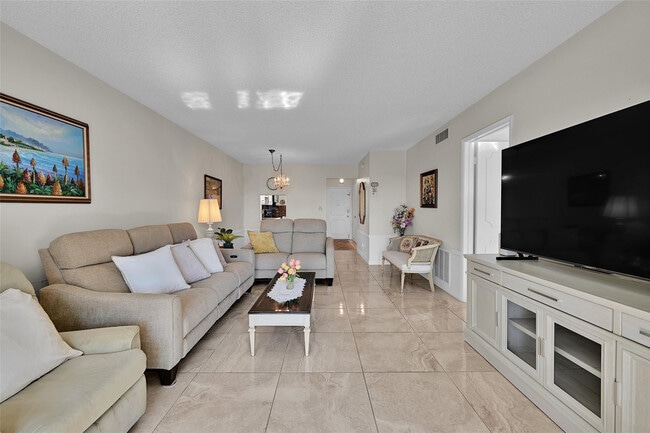 Photo - 2350 NE 14th Street Causeway Unit 609