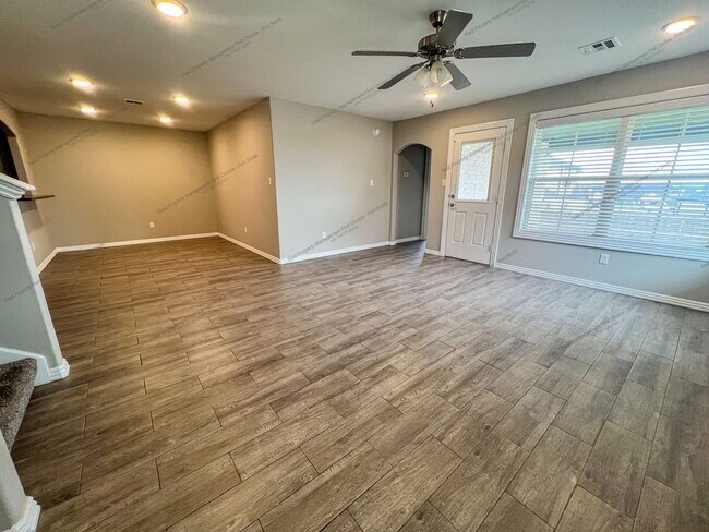 Photo - 6621 Leightyn Ln