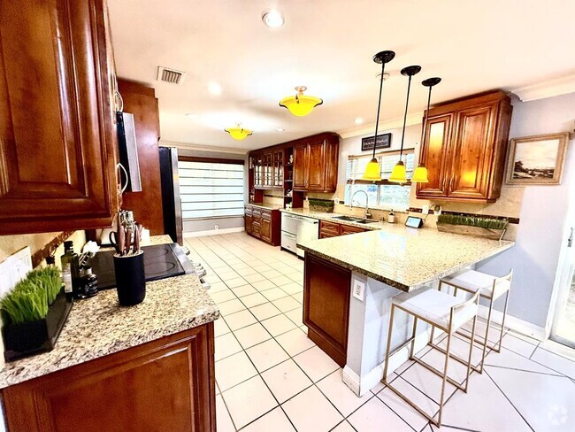 Building Photo - 1000 NW 107th Ave Rental