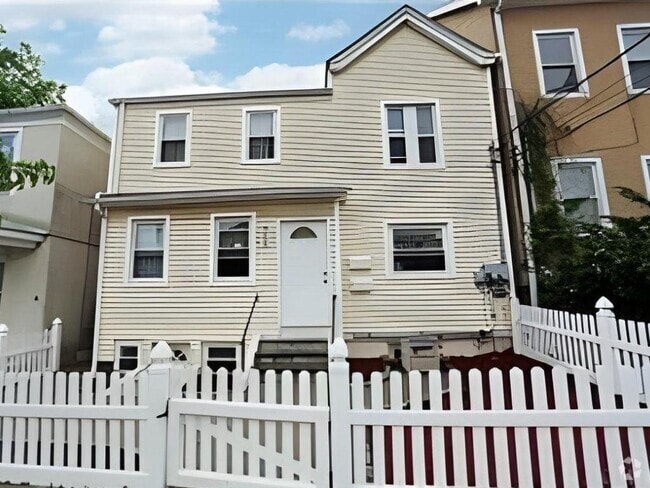 Building Photo - 35 Elm St Unit 1st F Rental
