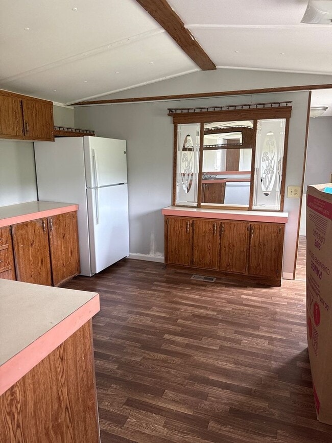 Photo - 2-Bedroom, 2-Bath Trailer with Scenic Views in Sparta, TN