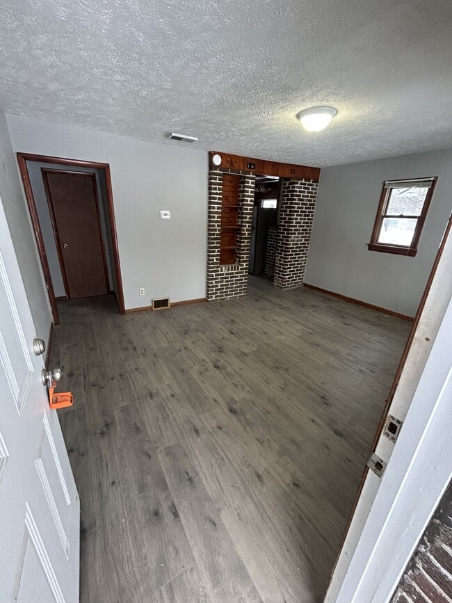 Photo - 3203 McGuffey Rd