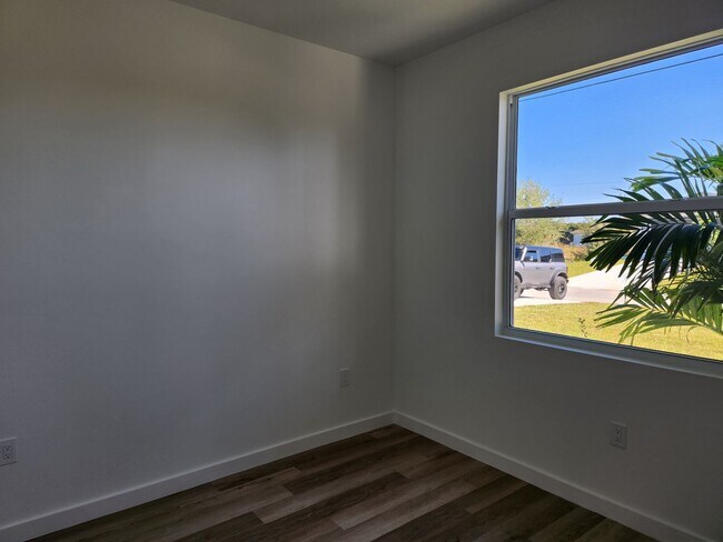 Photo - 716-718 Gilbert Ave S Unit 718 Gilbert Ave S