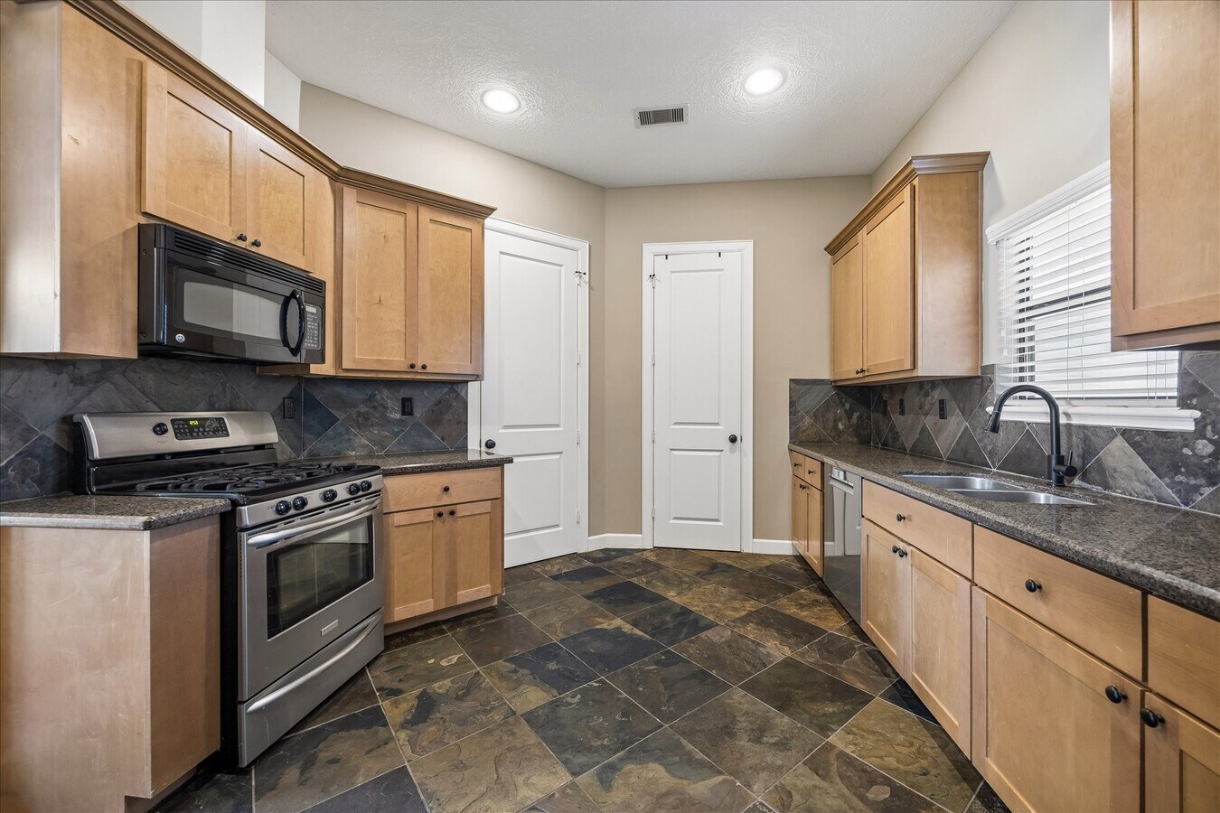 Photo - 5811 Maxie St